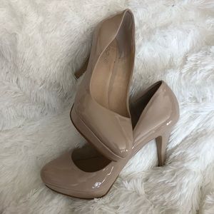Nude pumps